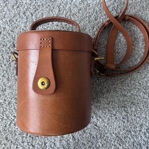 Crossbody Bucket bag in calf leather